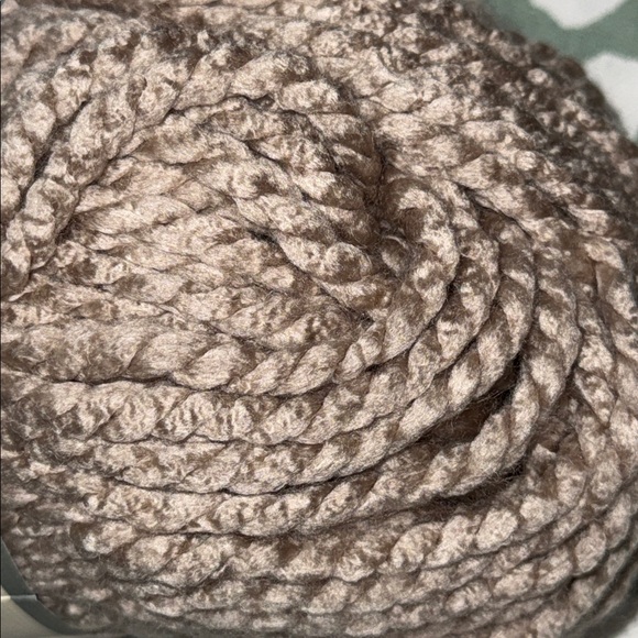 Yarn Bee Dream Supreme in Color Linen,10% Premium Micro Acrylic - Picture 3 of 7